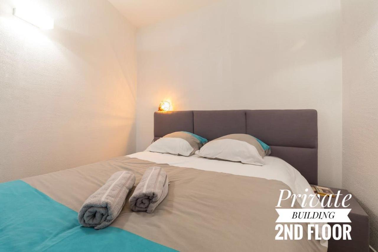 Private Building, 4 Apts, Unique At Nice- Old Town Appartement Nice